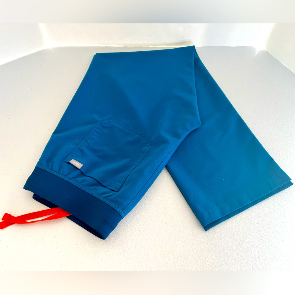 Figs Alps Blue Catarina basic scrub top
